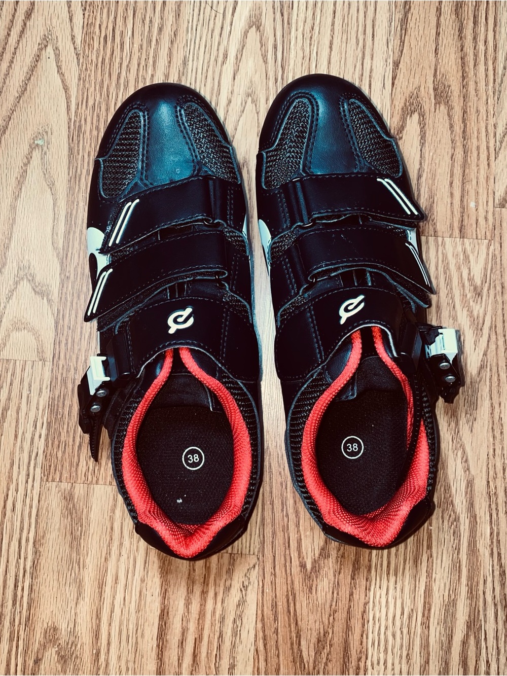 Peloton Women’s Black Athletic Cycling Shoes with Red Lining Size 38/7